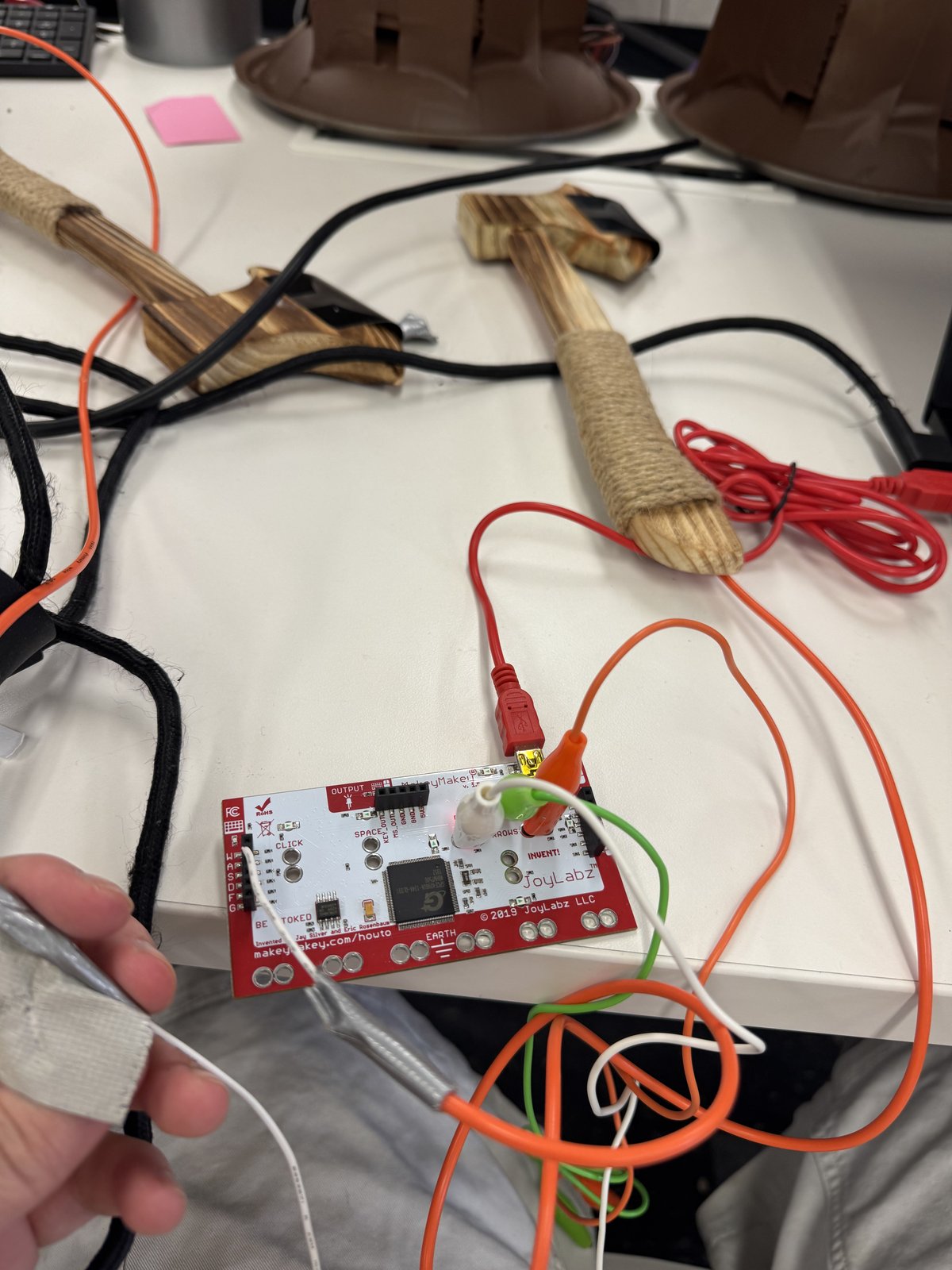 Tree-stump controller with conductive plate and insertion slot